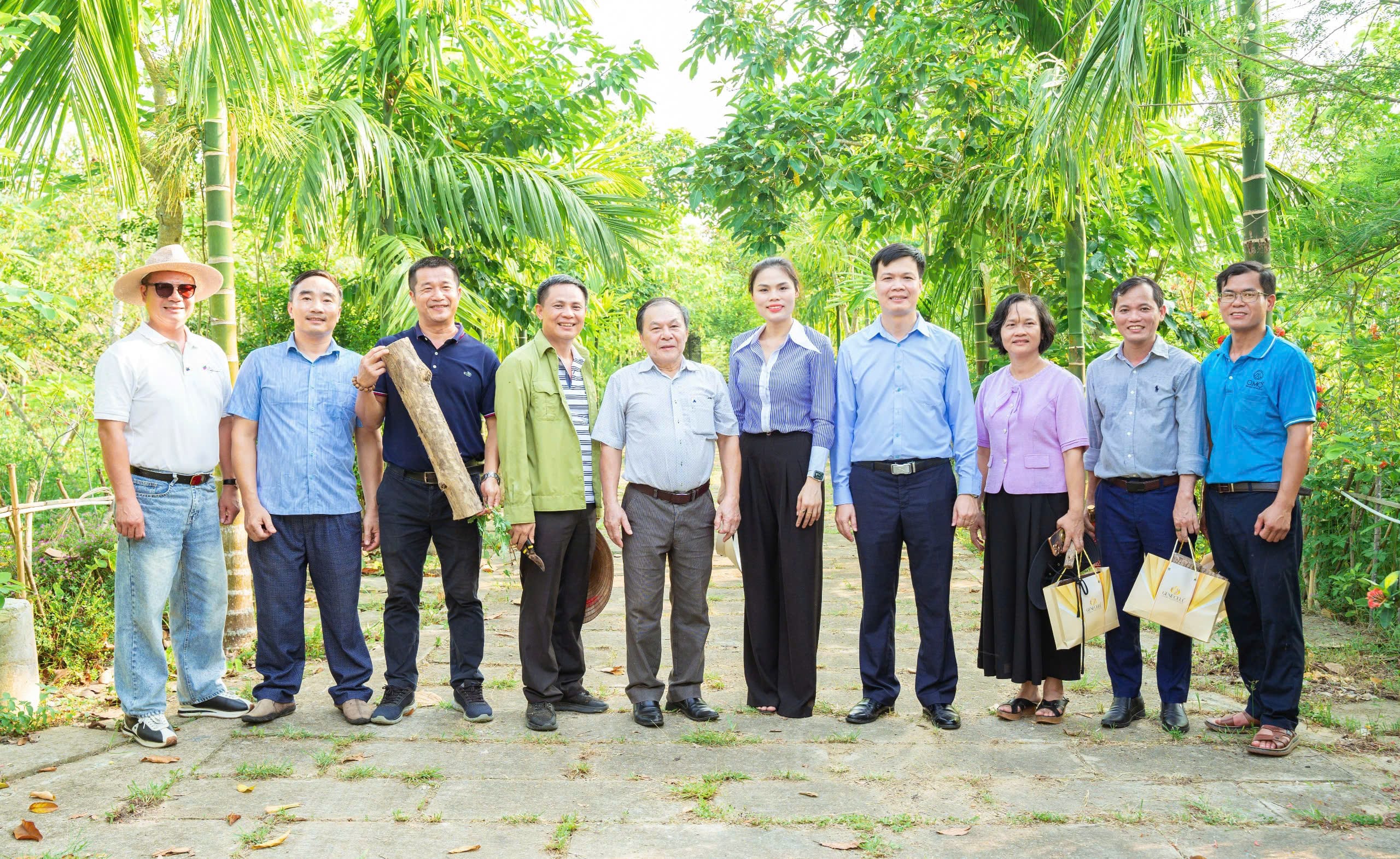 Nghiên cứu xây dựng quy trình công nghệ chiết xuất hoạt chất sinh học sản xuất mỹ phẩm từ dược liệu bản địa Organic trên địa bàn tỉnh Nghệ An