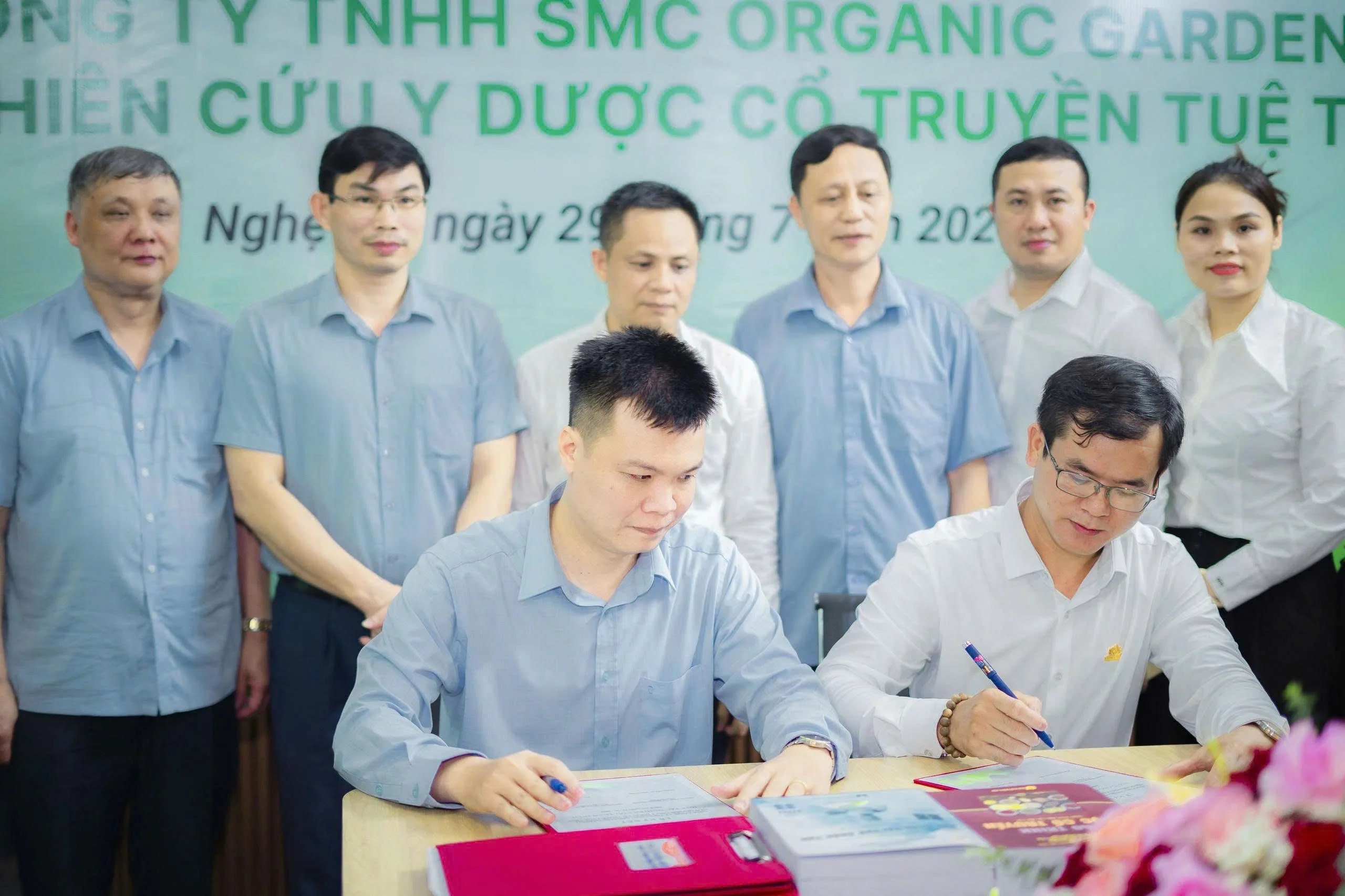 Viện nghiên cứu Y Dược cổ truyền Tuệ Tĩnh và Công ty TNHH SMC ORGANIC GARDEN ký kết hợp tác toàn diện