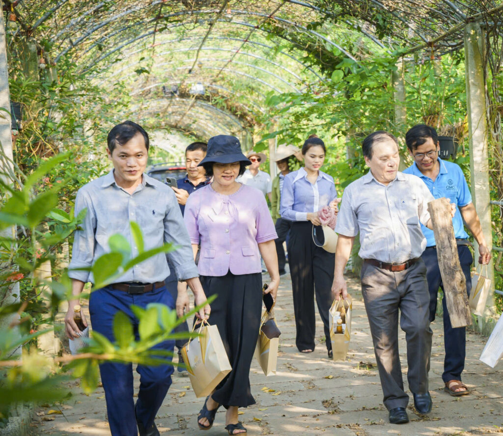Genecell hận hạnh đón Tiến sĩ Nghiêm Tiến Chung từng công tác tại Trung tâm nghiên cứu Trồng và Chế biến cây thuốc Hà Nội