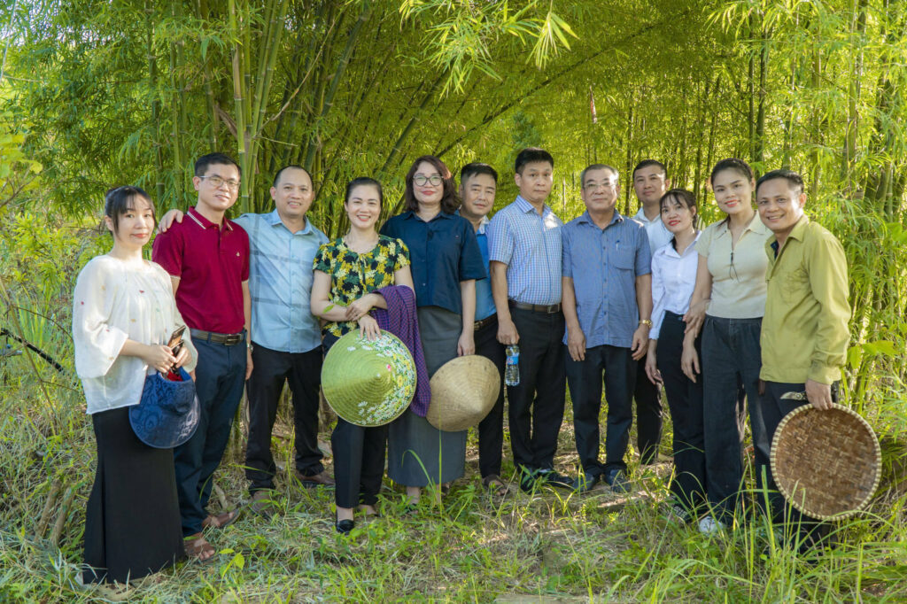 Lãnh đạo Trường Đại học Vinh thăm và làm với Ban Lãnh đạo Genecell