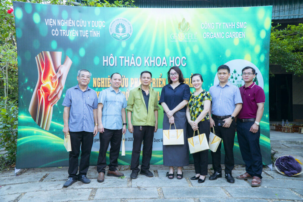 Lãnh đạo Trường Đại học Vinh thăm và làm với Ban Lãnh đạo Genecell